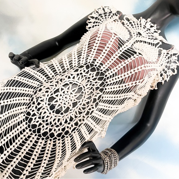 Handmade crochet tunic top by Lower Bottoms Clothing - Picture 4 of 8